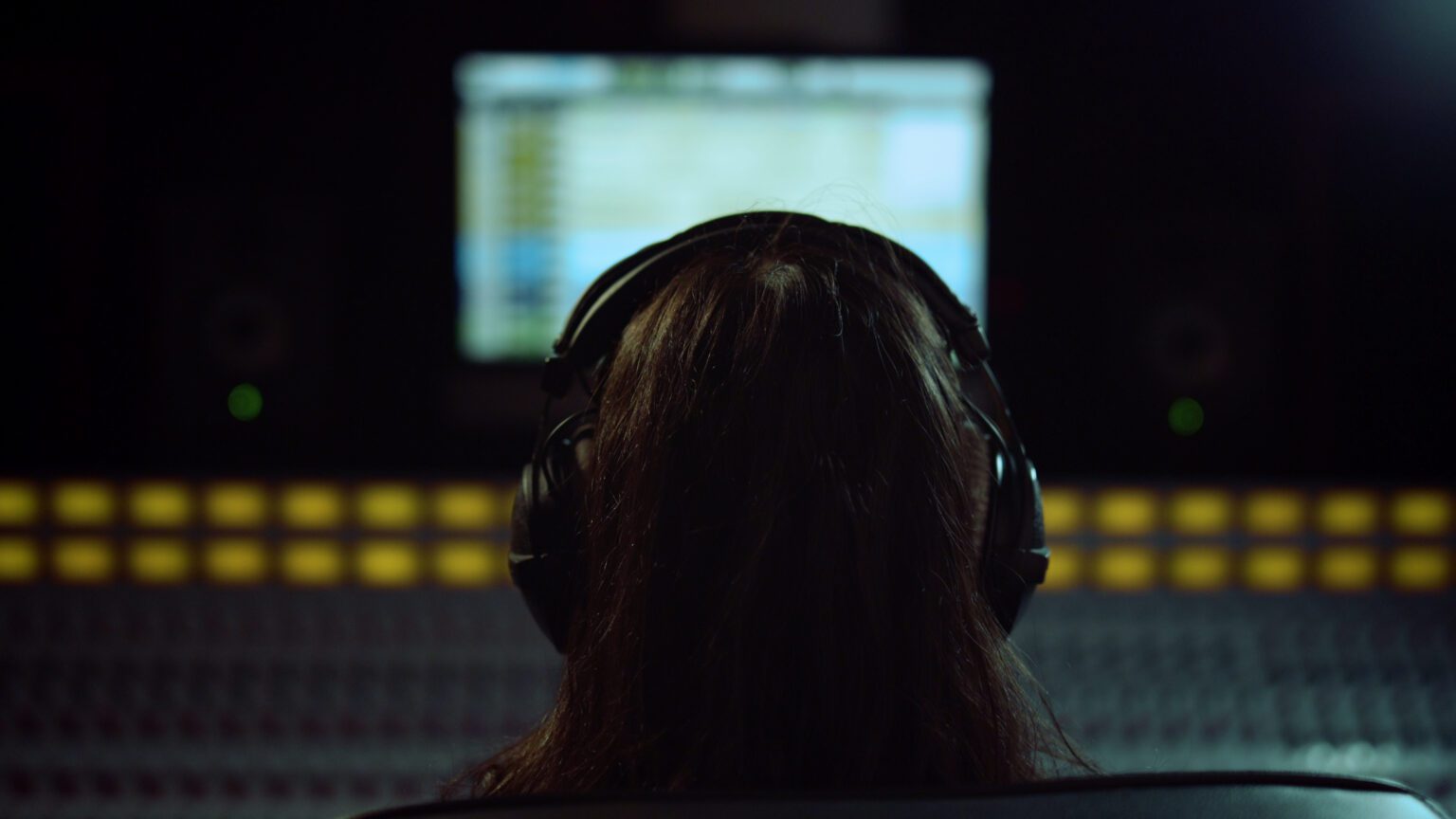How to balance audio in premiere pro